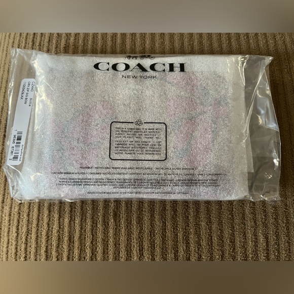 Coach Corner Zip Wristlet In Signature Canvas nwt in packaging - Picture 4 of 5
